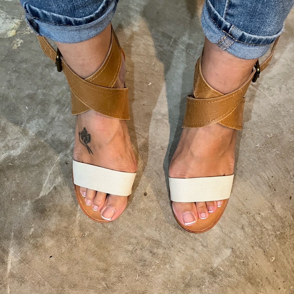 Dolce Vita Pris two- tone Strapy Wedges